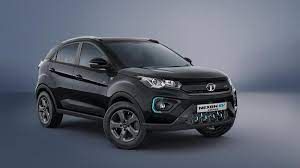   छोटी कारों का क्रेज घटा... लोगों को ज्यादा पसंद आ रहीं हैं बड़ी कारें.....