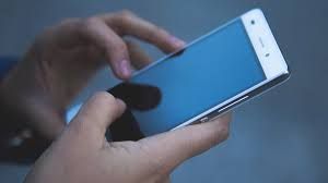 भारत में स्मार्टफोन के अत्याधिक इस्तेमाल से अभिभावकों-बच्चों के रिश्तों पर प्रतिकूल असर: अध्ययन