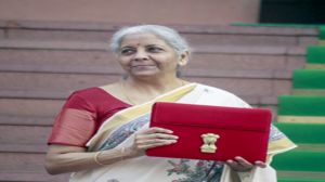 वित्त मंत्री निर्मला सीतारमण ने पेश किया बजट, कहा- मध्यम वर्ग की बढ़ेगी खर्च करने की क्षमता वित्त मंत्री निर्मला सीतारमण ने पेश किया बजट, कहा- मध्यम वर्ग की बढ़ेगी खर्च करने की क्षमता