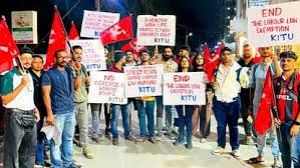 कार्य और जीवन में संतुलन की मांग को लेकर 100 से अधिक आईटी कर्मचारी एकत्रित हुए