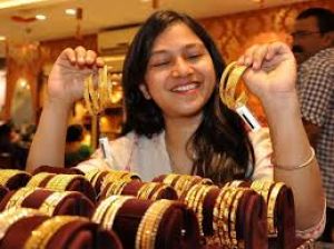  सोने में 3,400 रुपये की बड़ी गिरावट, अमेरिका-चीन व्यापार समझौते से मांग घटी