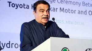 सरकार का पांच साल में वाहन क्षेत्र को शीर्ष पर पहुंचाने का लक्ष्य: गडकरी