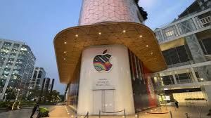 एप्पल ने नोएडा में खोला अपना नया स्टोर, भारत में खुदरा विस्तार पर नजर