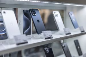 पीएलआई योजना का असर : 2025 में भारत के स्मार्टफोन निर्यात ने छुआ 30 अरब डॉलर का रिकॉर्ड स्तर पीएलआई योजना का असर : 2025 में भारत के स्मार्टफोन निर्यात ने छुआ 30 अरब डॉलर का रिकॉर्ड स्तर