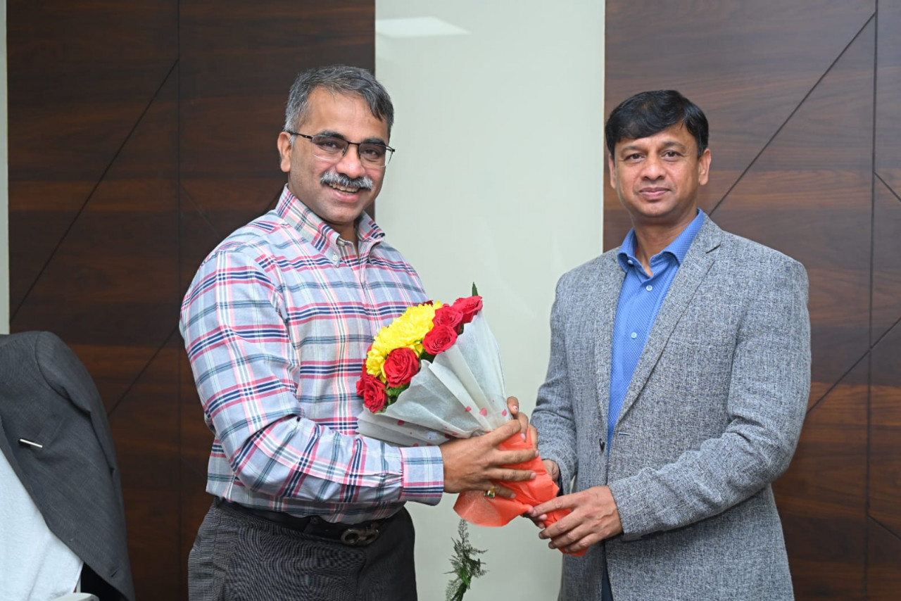 मयंक श्रीवास्तव ने जनसंपर्क आयुक्त का पदभार ग्रहण किया मयंक श्रीवास्तव ने जनसंपर्क आयुक्त का पदभार ग्रहण किया