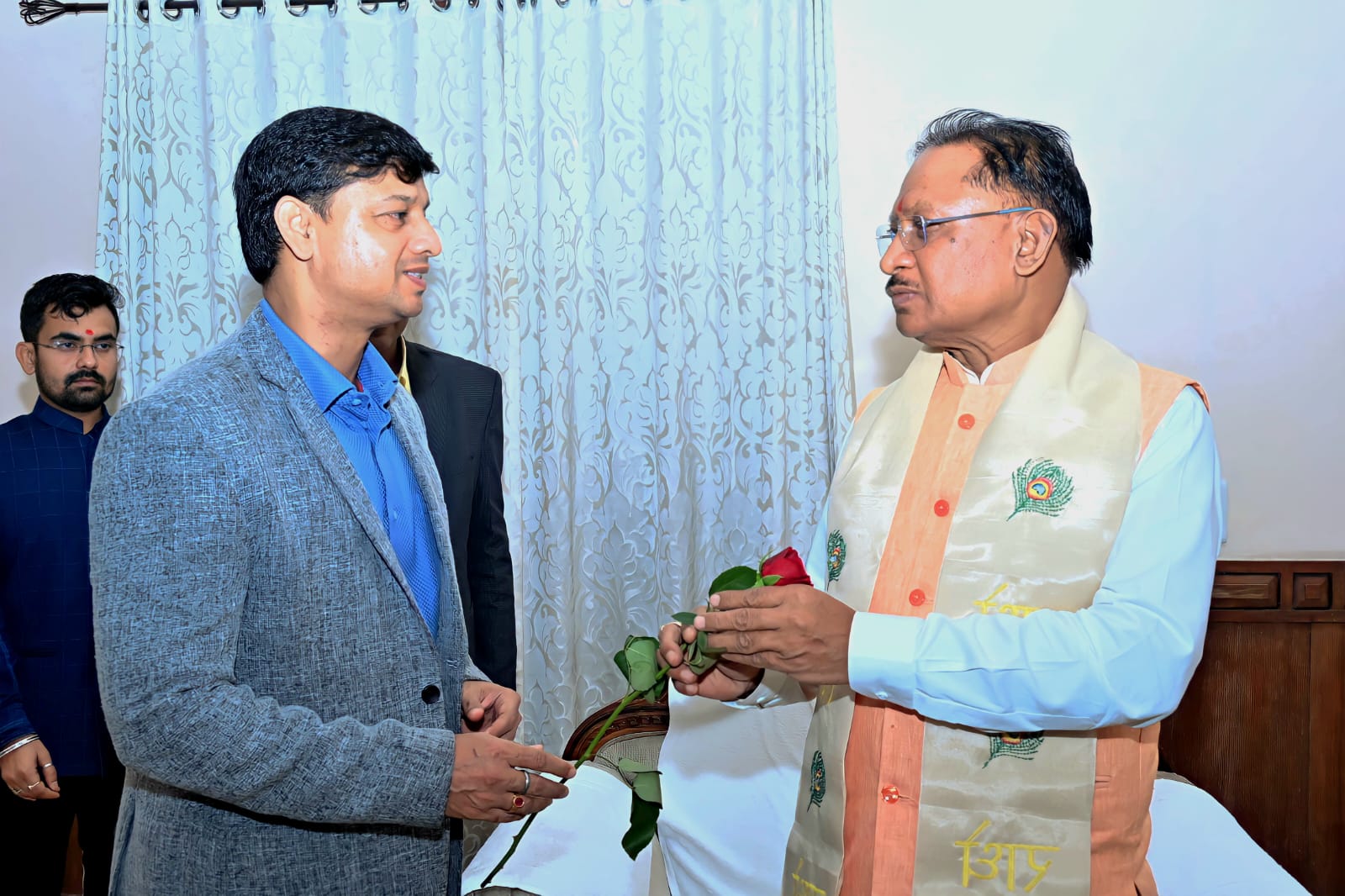 जनसंपर्क विभाग के आयुक्त मयंक श्रीवास्तव ने मुख्यमंत्री श्री साय से की सौजन्य मुलाकात जनसंपर्क विभाग के आयुक्त मयंक श्रीवास्तव ने मुख्यमंत्री श्री साय से की सौजन्य मुलाकात