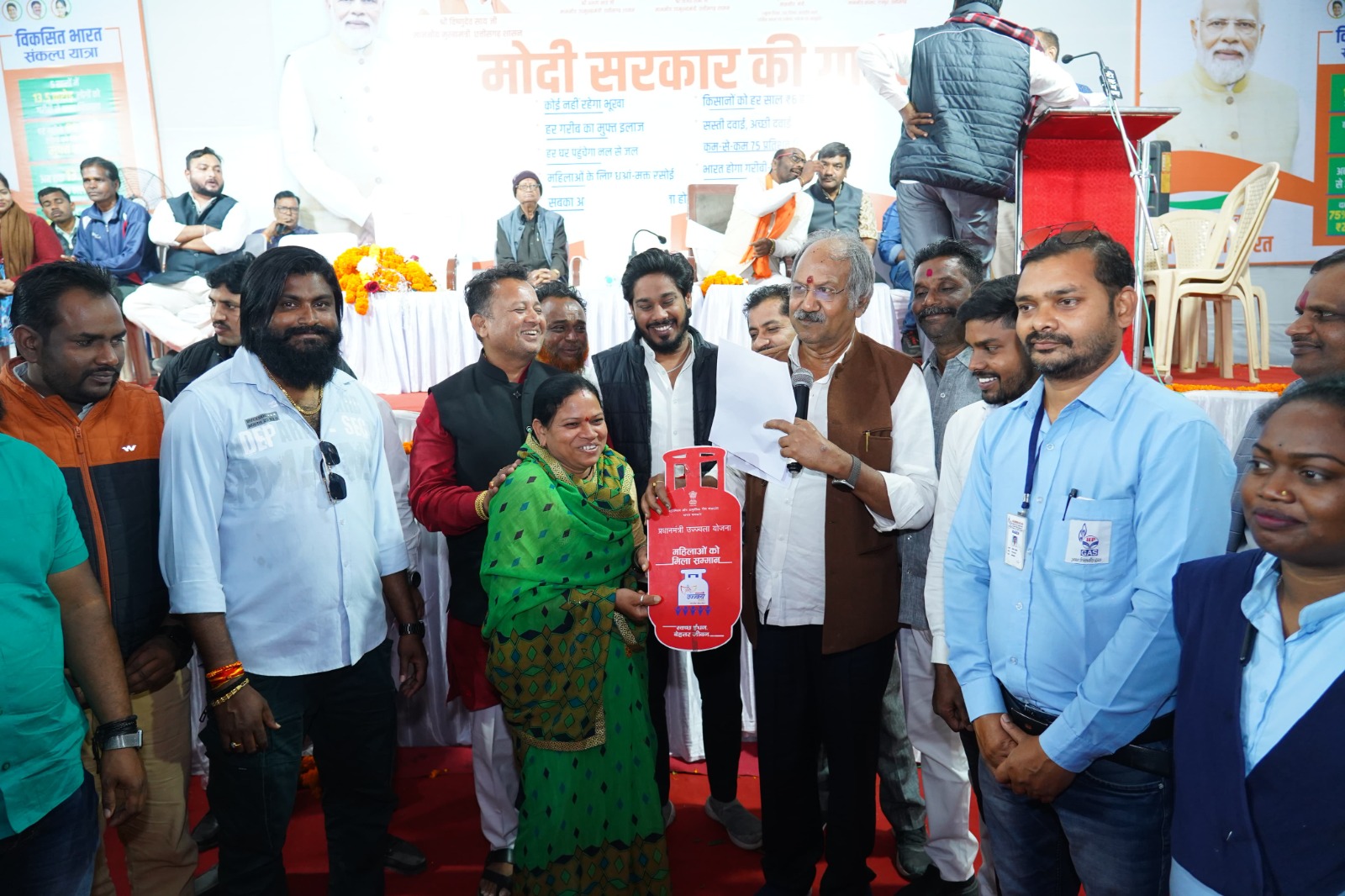 शिक्षा एवं संस्कृति मंत्री बृजमोहन अग्रवाल शामिल हुए विकसित भारत संकल्प यात्रा शिविर में शिक्षा एवं संस्कृति मंत्री बृजमोहन अग्रवाल शामिल हुए विकसित भारत संकल्प यात्रा शिविर में