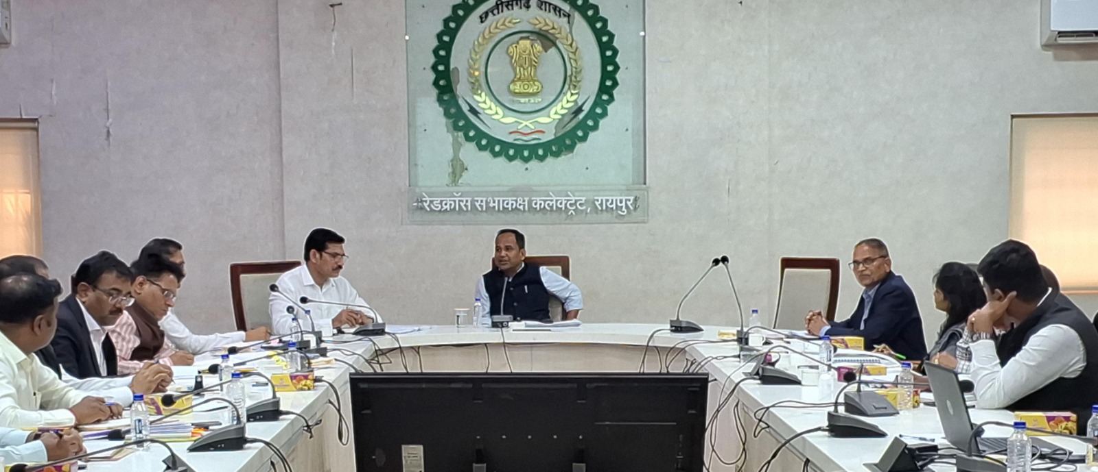 राजस्व अमला अपने कामों मे तेजी लाए, लोंगो की समस्याओं का करें त्वरित निराकरण: कलेक्टर डॉ गौरव कुमार सिंह राजस्व अमला अपने कामों मे तेजी लाए, लोंगो की समस्याओं का करें त्वरित निराकरण: कलेक्टर डॉ गौरव कुमार सिंह