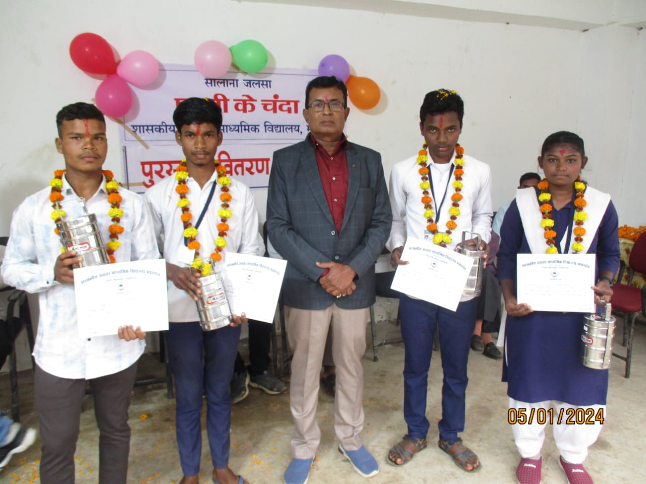 मझगांव स्कूल में 'पुन्नी के चंदा" उत्सव मझगांव स्कूल में 'पुन्नी के चंदा" उत्सव