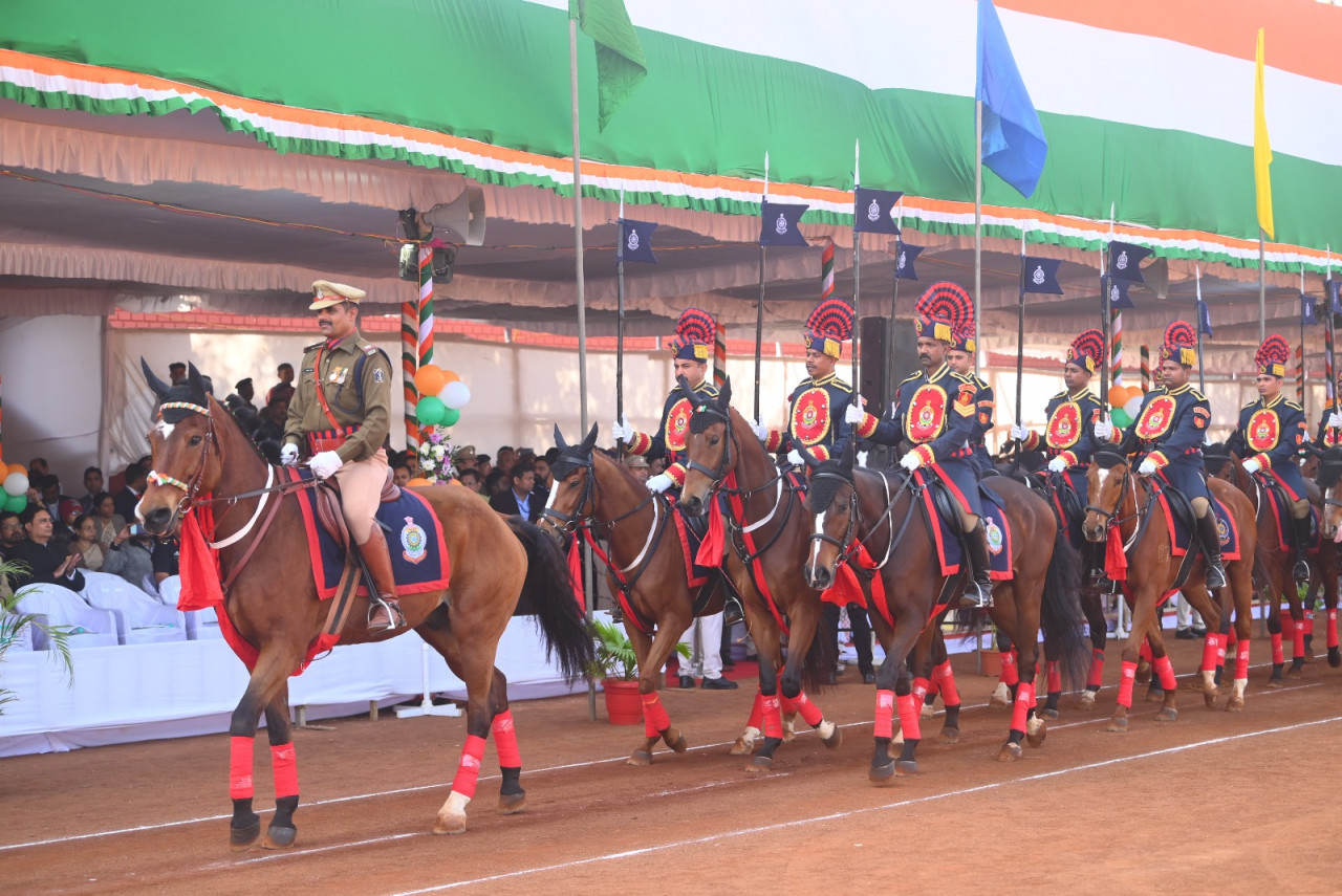 रायपुर में प्लाटून कमांडर्स ने किया मार्च पास्ट, देश की आन बान शान का दिखा जज्बा रायपुर में प्लाटून कमांडर्स ने किया मार्च पास्ट, देश की आन बान शान का दिखा जज्बा