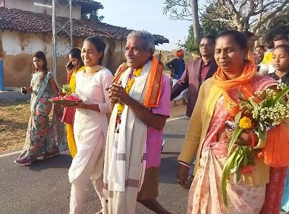 जागेश्वर यादव को पद्मश्री अवॉर्ड मिलने की घोषणा के बाद गांव में खुशी की लहर जागेश्वर यादव को पद्मश्री अवॉर्ड मिलने की घोषणा के बाद गांव में खुशी की लहर