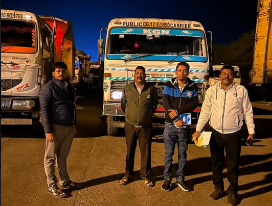 खुले में कोयला परिवहन करते एसईसीएल के 27 ट्रक पकड़ाए खुले में कोयला परिवहन करते एसईसीएल के 27 ट्रक पकड़ाए