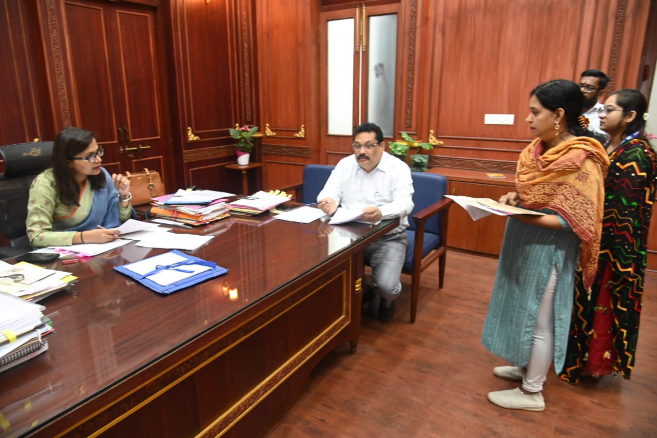 प्रोफेसर कॉलोनीवासियों ने अवैध रूप से संचालित दुकानों की शिकायत प्रोफेसर कॉलोनीवासियों ने अवैध रूप से संचालित दुकानों की शिकायत