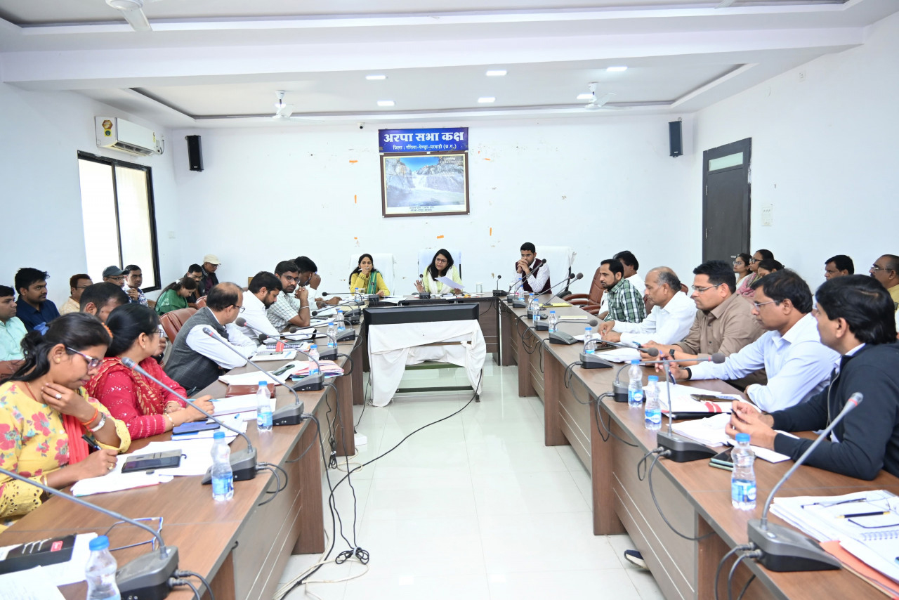 टीएल बैठक में जन शिकायतों, समस्याओं एवं मागों की जांच कर त्वरित निराकरण करने कलेक्टर ने दिए निर्देश टीएल बैठक में जन शिकायतों, समस्याओं एवं मागों की जांच कर त्वरित निराकरण करने कलेक्टर ने दिए निर्देश