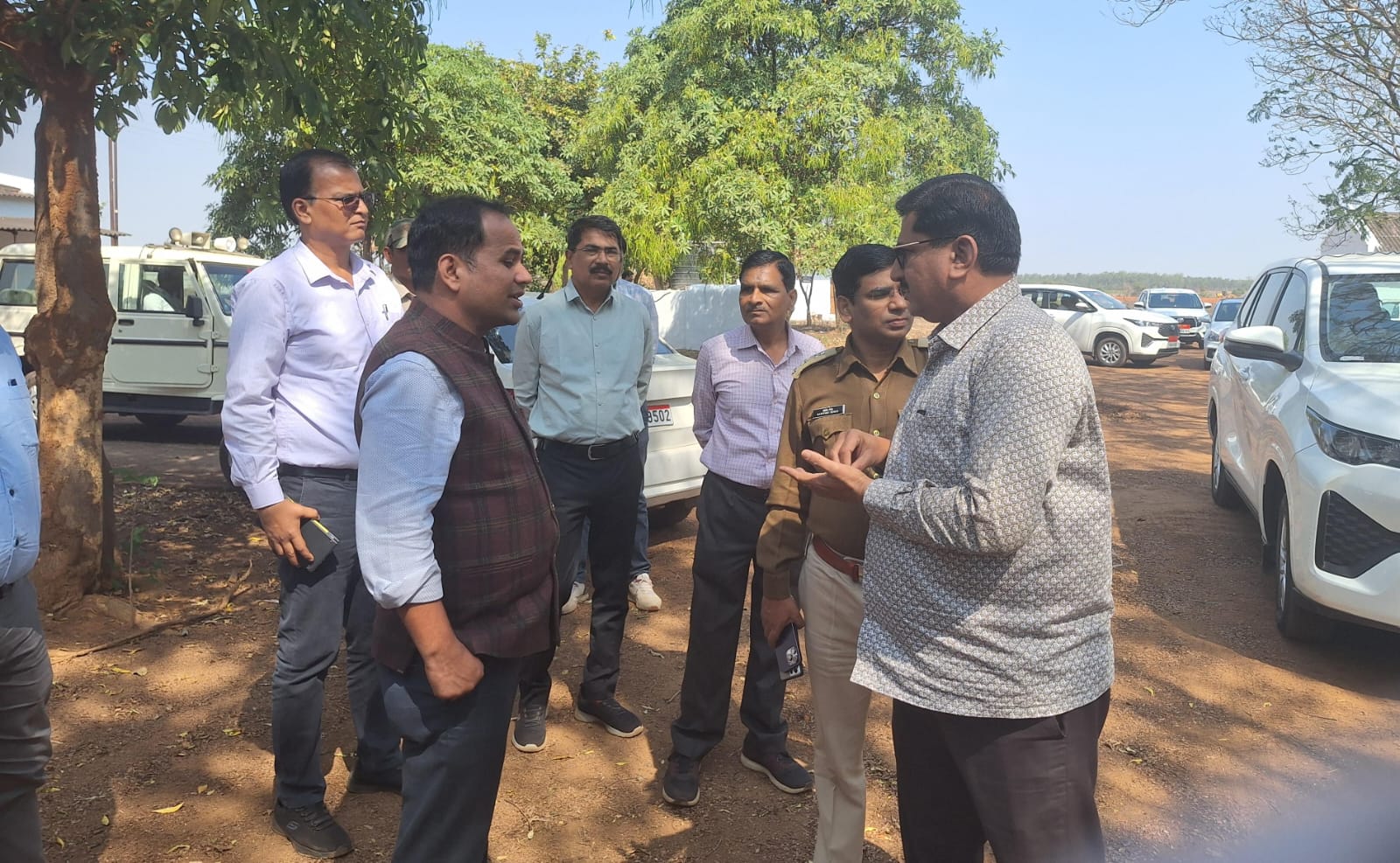 कलेक्टर ने किया पटाखा फैक्ट्री का किया निरीक्षण कलेक्टर ने किया पटाखा फैक्ट्री का किया निरीक्षण