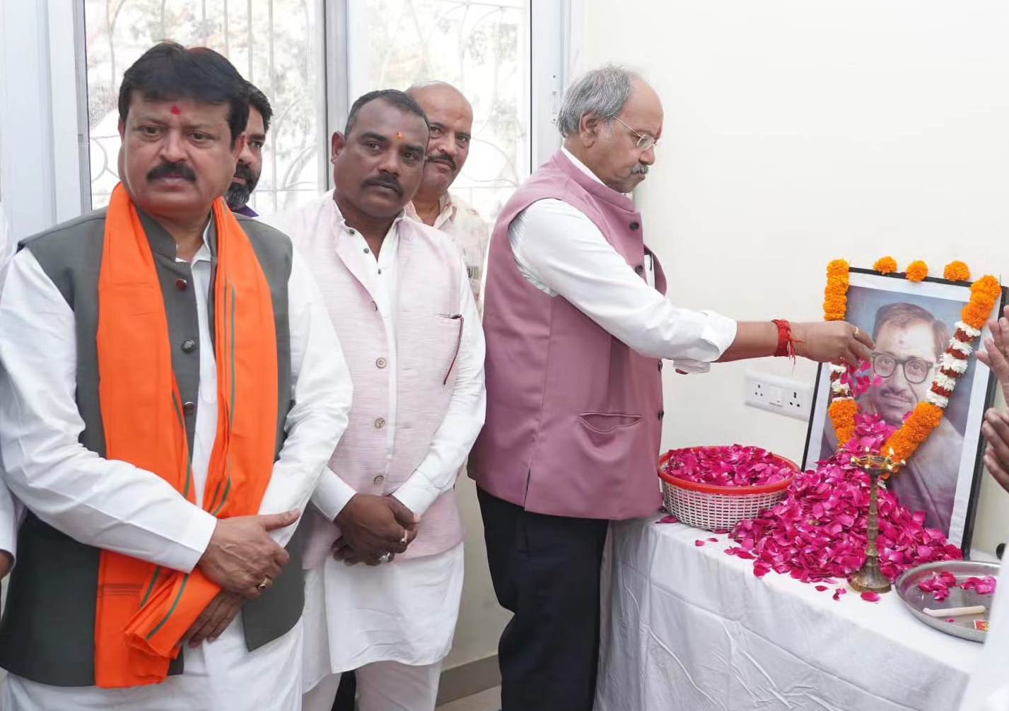 शिक्षा मंत्री ने समर्पण दिवस पर पंडित दीनदयाल उपाध्याय को श्रद्धांजलि दी शिक्षा मंत्री ने समर्पण दिवस पर पंडित दीनदयाल उपाध्याय को श्रद्धांजलि दी