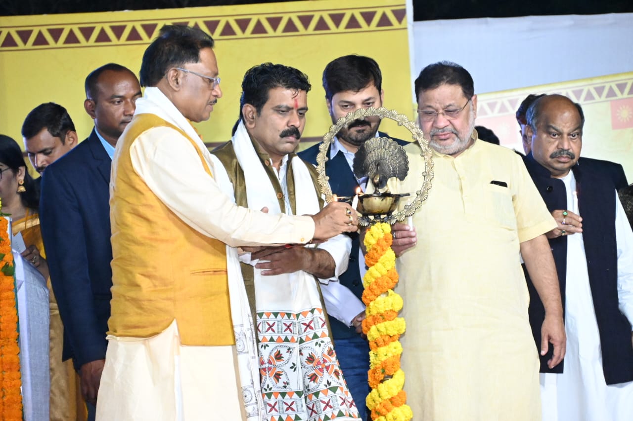 राज्य की महिलाओं के सशक्तिकरण के लिए प्रतिबद्ध है सरकार : मुख्यमंत्री विष्णुदेव साय राज्य की महिलाओं के सशक्तिकरण के लिए प्रतिबद्ध है सरकार : मुख्यमंत्री विष्णुदेव साय