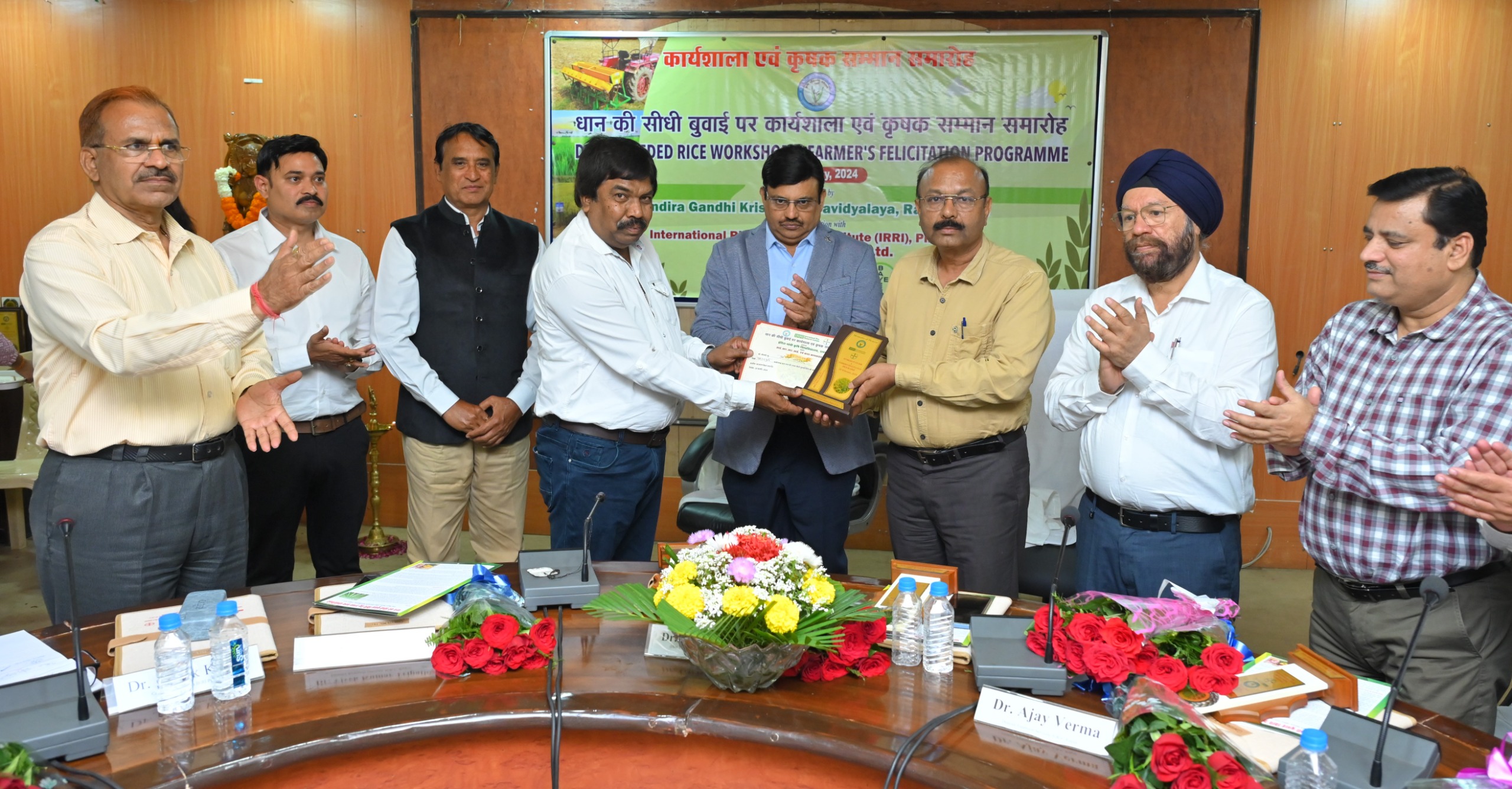 धान की सीधी बुआई से 25 प्रतिशत पानी और प्रति हेक्टेयर 6 हजार रूपये लागत में कमी धान की सीधी बुआई से 25 प्रतिशत पानी और प्रति हेक्टेयर 6 हजार रूपये लागत में कमी