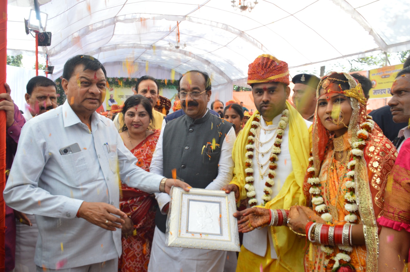 समाज के लिए प्रेरणा बन आदर्श जीवन-यापन करें नवदंपत्ति : अरुण साव समाज के लिए प्रेरणा बन आदर्श जीवन-यापन करें नवदंपत्ति : अरुण साव