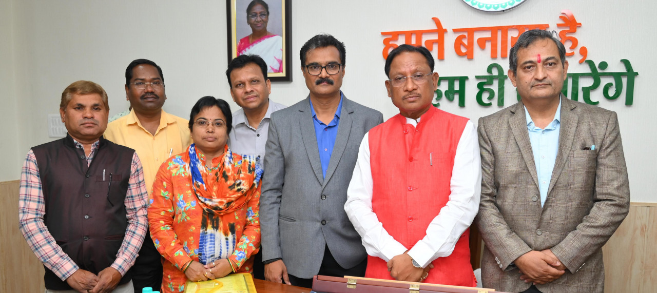 मुख्यमंत्री से अधिवक्ता संघ के नवनिर्वाचित पदाधिकारीओ ने की सौजन्य मुलाकात मुख्यमंत्री से अधिवक्ता संघ के नवनिर्वाचित पदाधिकारीओ ने की सौजन्य मुलाकात