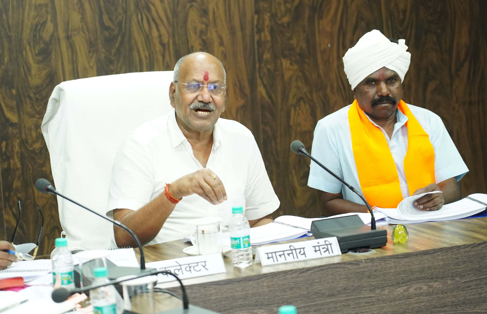 हितग्राही मूलक योजनाओं को अंतिम पंक्ति के लोगों तक पहुंचाना करें सुनिश्चित: शिक्षा मंत्री बृजमोहन अग्रवाल हितग्राही मूलक योजनाओं को अंतिम पंक्ति के लोगों तक पहुंचाना करें सुनिश्चित: शिक्षा मंत्री बृजमोहन अग्रवाल