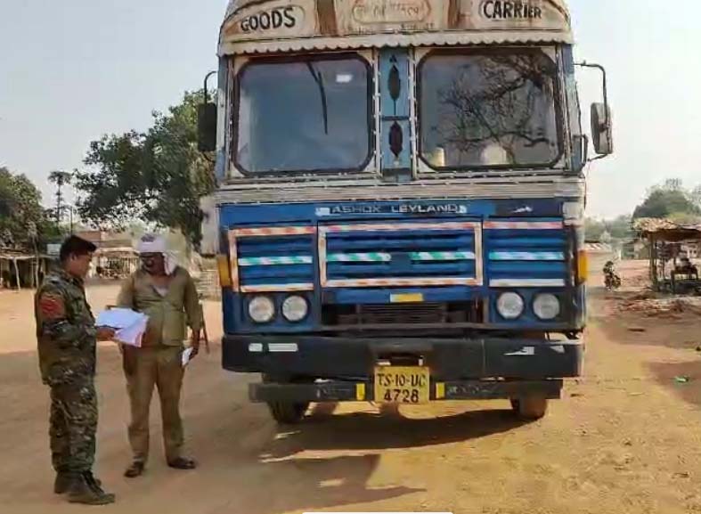 कोहका बॉर्डर में एसएसटी तैनात, सभी वाहनों की हो रही है सघन जांच कोहका बॉर्डर में एसएसटी तैनात, सभी वाहनों की हो रही है सघन जांच