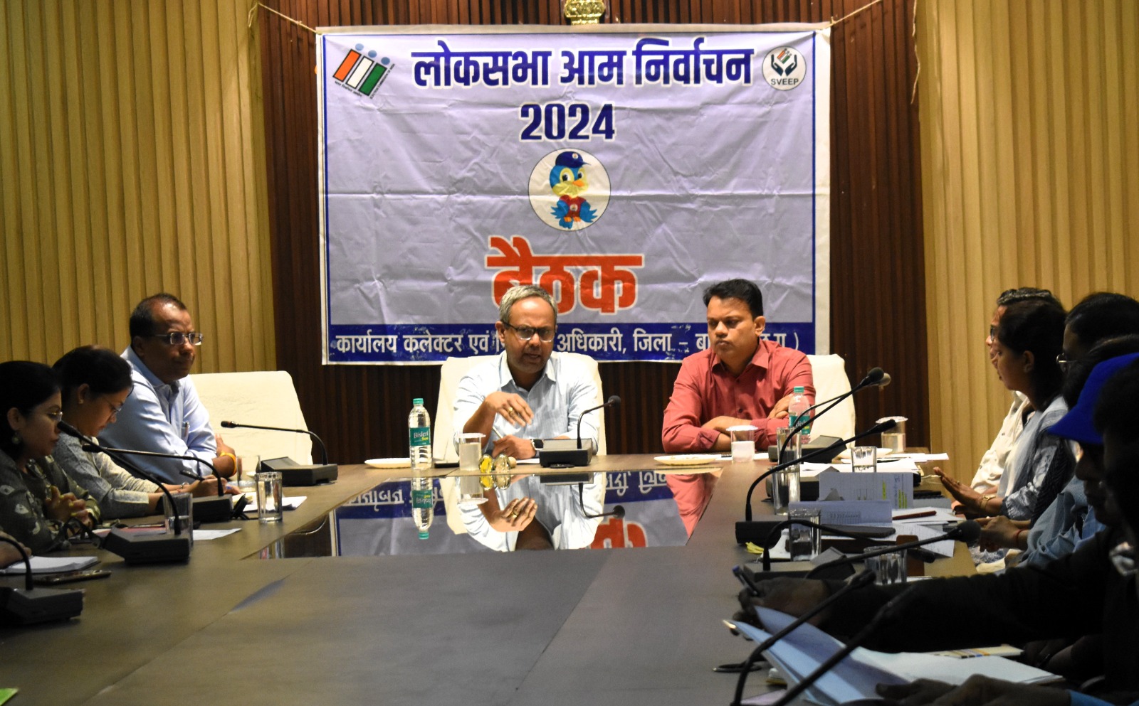 बालोद जिले में स्वतंत्र, निष्पक्ष एवं शांतिपूर्ण निर्वाचन संपन्न कराने हेतु पुख्ता उपाय सुनिश्चित करें: रेजू बालोद जिले में स्वतंत्र, निष्पक्ष एवं शांतिपूर्ण निर्वाचन संपन्न कराने हेतु पुख्ता उपाय सुनिश्चित करें: रेजू