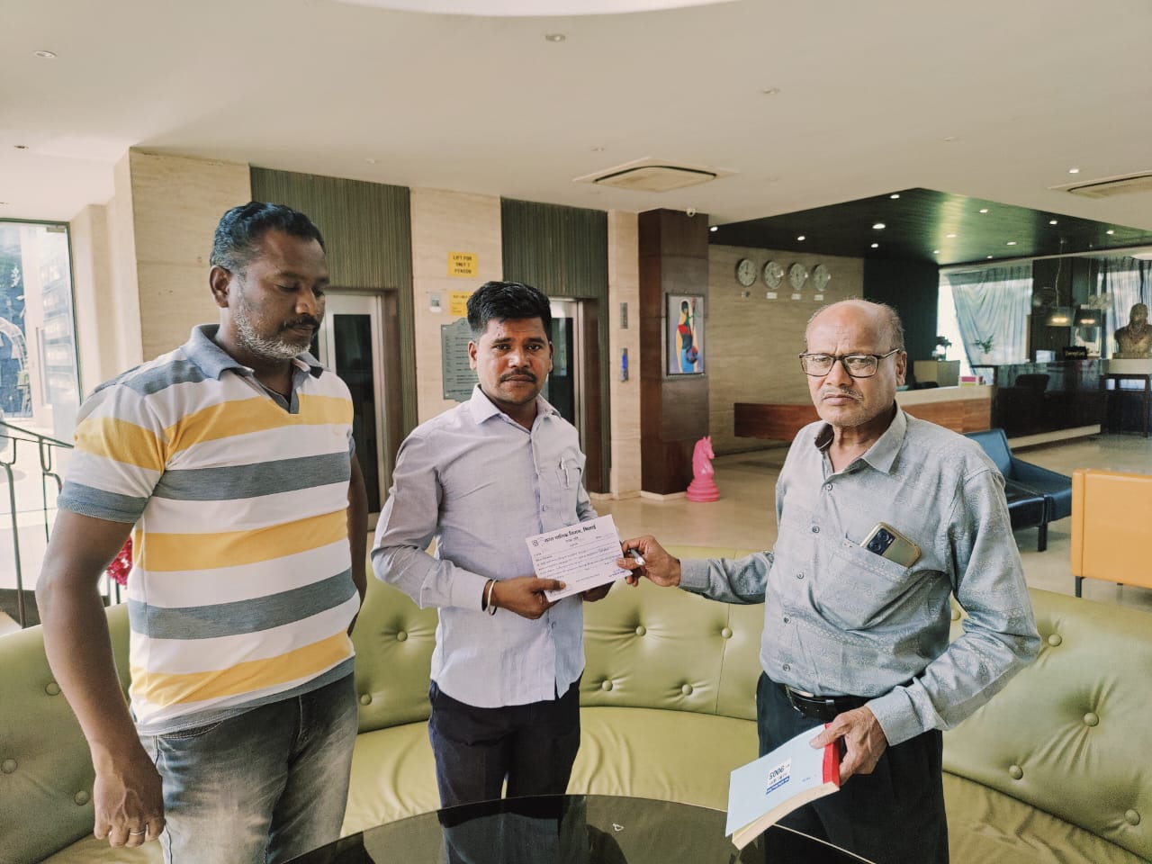 खुले में मेडिकल वेस्ट तथा नाले मे कचरा फेंकने वाले से निगम ने वसूला जुर्माना खुले में मेडिकल वेस्ट तथा नाले मे कचरा फेंकने वाले से निगम ने वसूला जुर्माना