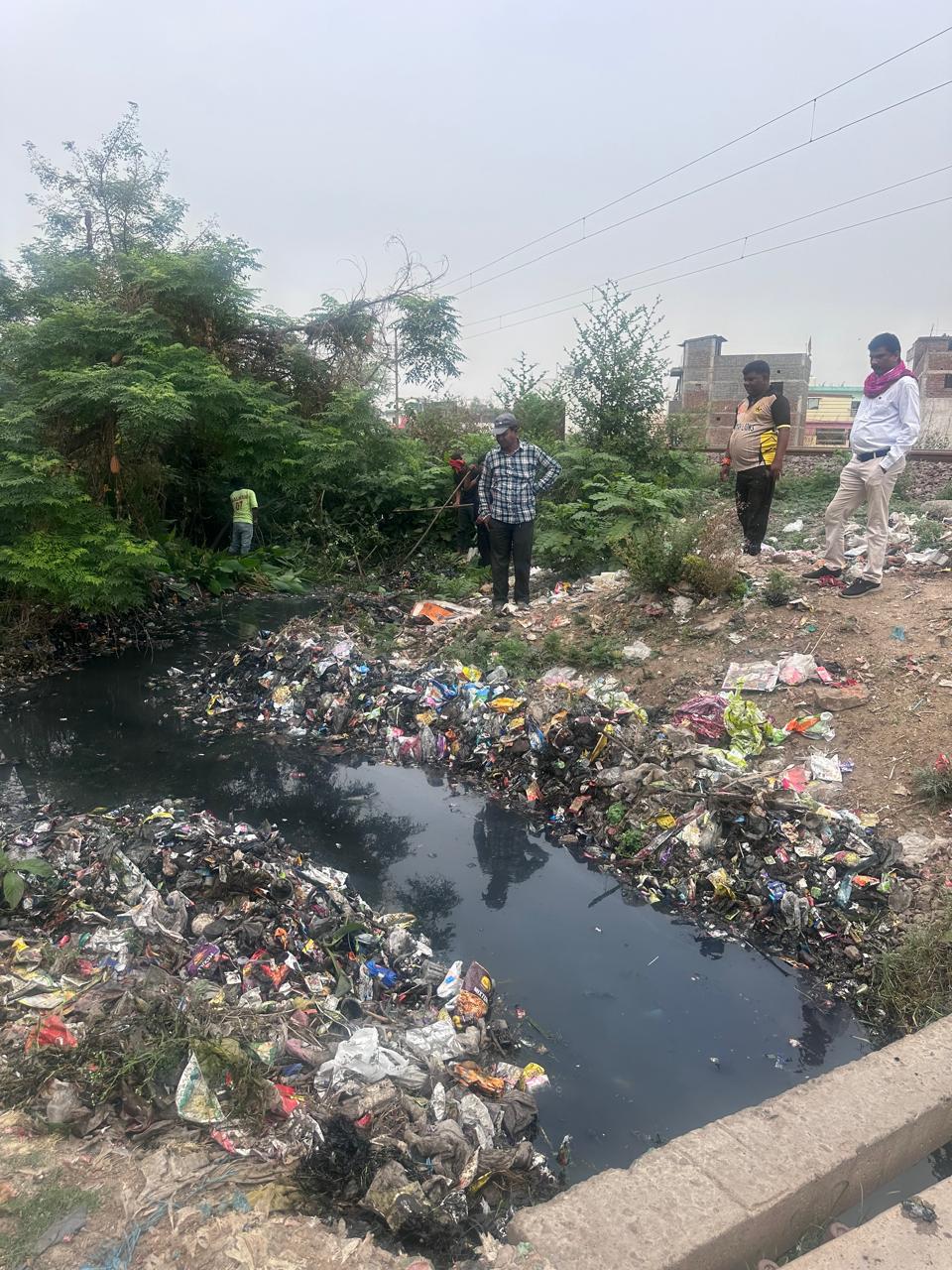 नालों की सफाई में जुटा निगम नालों की सफाई में जुटा निगम