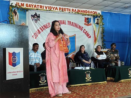 जिला पंचायत सीईओ ने बच्चों को कॅरिअर के लिए दिया मार्गदर्शन जिला पंचायत सीईओ ने बच्चों को कॅरिअर के लिए दिया मार्गदर्शन