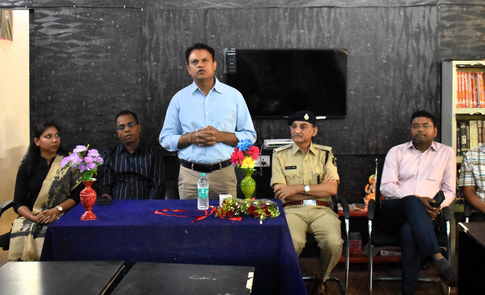 जिला ग्रंथालय बालोद में आवश्यक व्यवस्था एवं जरूरी सुविधाएं सुनिश्चित की जाएंगी: कलेक्टर जिला ग्रंथालय बालोद में आवश्यक व्यवस्था एवं जरूरी सुविधाएं सुनिश्चित की जाएंगी: कलेक्टर