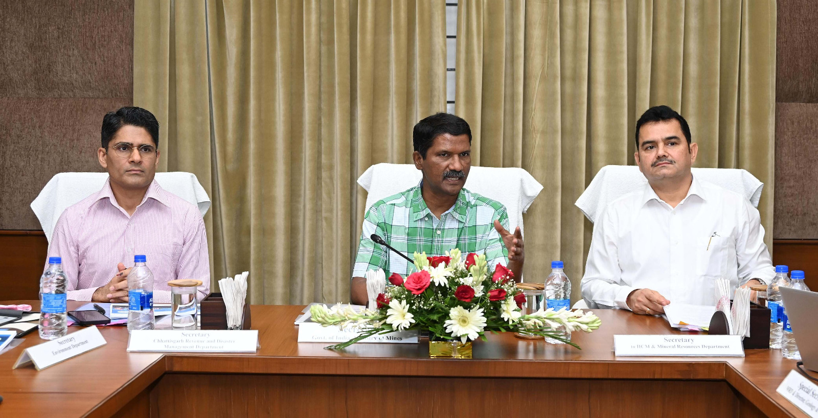 खनिज संसाधनों की उपलब्धता और खनन गतिविधियों में देश का अग्रणी राज्य है छत्तीसगढ़: केंद्रीय खनिज सचिव व्ही.एल. कान्ता राव खनिज संसाधनों की उपलब्धता और खनन गतिविधियों में देश का अग्रणी राज्य है छत्तीसगढ़: केंद्रीय खनिज सचिव व्ही.एल. कान्ता राव