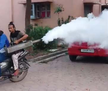 नगर निगम द्वारा विभिन्न स्थानों पर एंटी लार्वा एवं फाॅगिंग का कार्य जारी नगर निगम द्वारा विभिन्न स्थानों पर एंटी लार्वा एवं फाॅगिंग का कार्य जारी