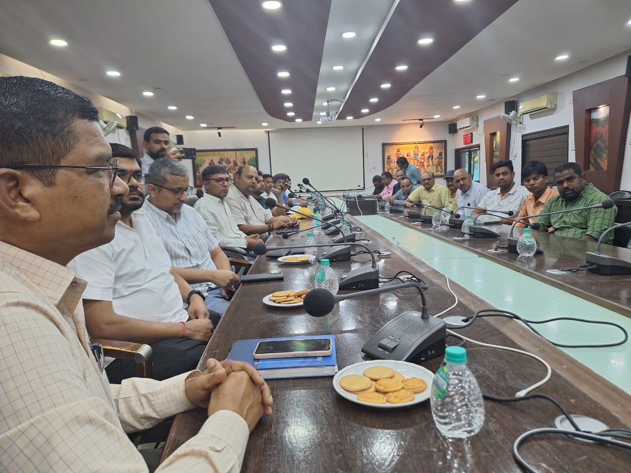 गर्मी और लू से बचाव के लिए सुरक्षित उपाय करने सभी संगठन सहमत गर्मी और लू से बचाव के लिए सुरक्षित उपाय करने सभी संगठन सहमत