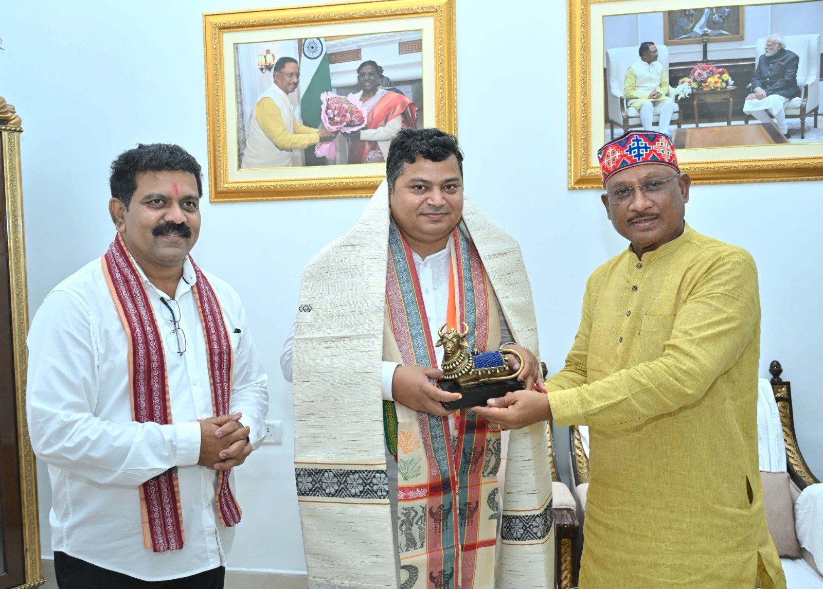 मुख्यमंत्री विष्णु देव साय से केन्द्रीय राज्य मंत्री राजभूषण चौधरी ने सौजन्य मुलाकात की मुख्यमंत्री विष्णु देव साय से केन्द्रीय राज्य मंत्री राजभूषण चौधरी ने सौजन्य मुलाकात की