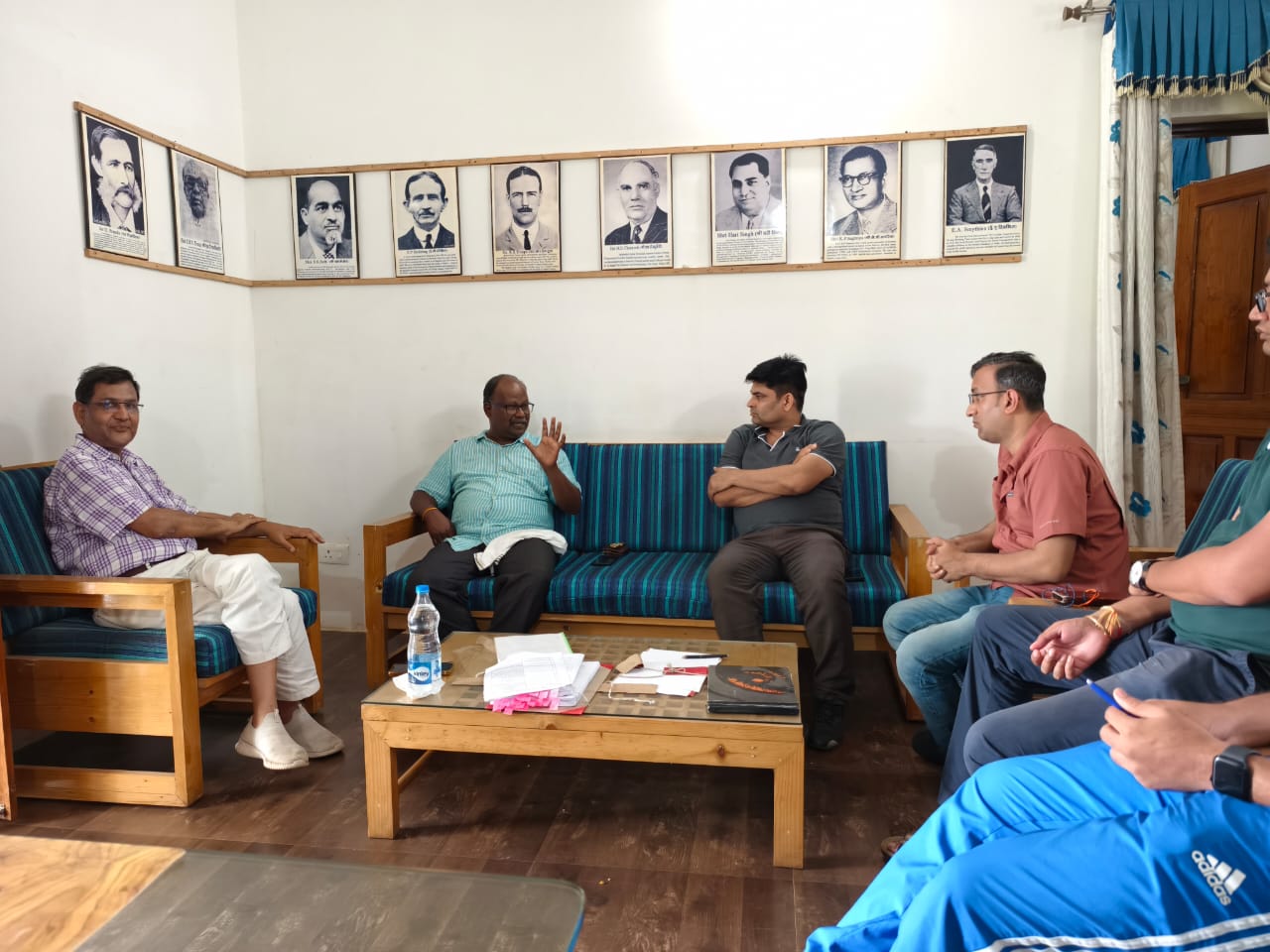 बारनवापारा अभयारण्य में बाघ की सुरक्षा को लेकर प्रधान मुख्य वन संरक्षक एवं वन्यप्राणी अभिरक्षक की अध्यक्षता में बैठक संपन्न बारनवापारा अभयारण्य में बाघ की सुरक्षा को लेकर प्रधान मुख्य वन संरक्षक एवं वन्यप्राणी अभिरक्षक की अध्यक्षता में बैठक संपन्न