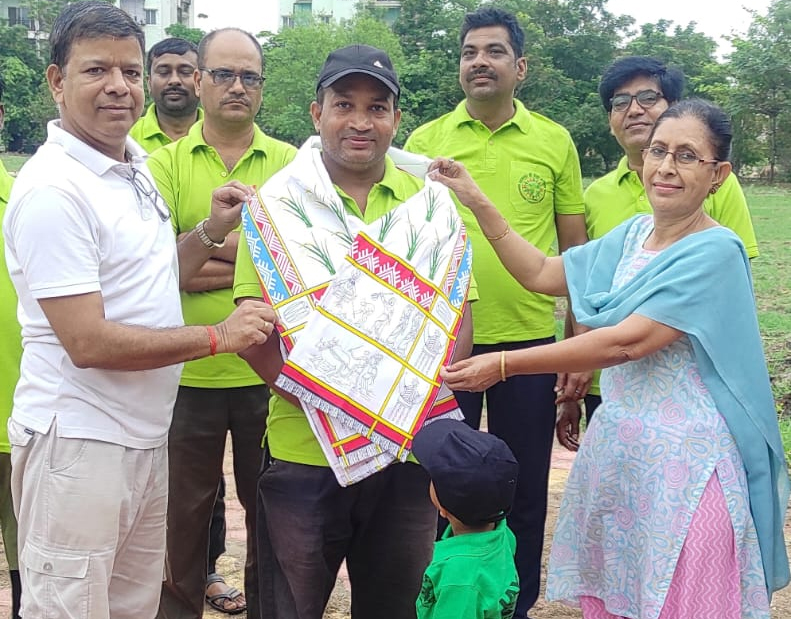 तालपुरी के गार्डनों को झाड़झंकार से मुक्त करने लोगों ने किया श्रमदान तालपुरी के गार्डनों को झाड़झंकार से मुक्त करने लोगों ने किया श्रमदान