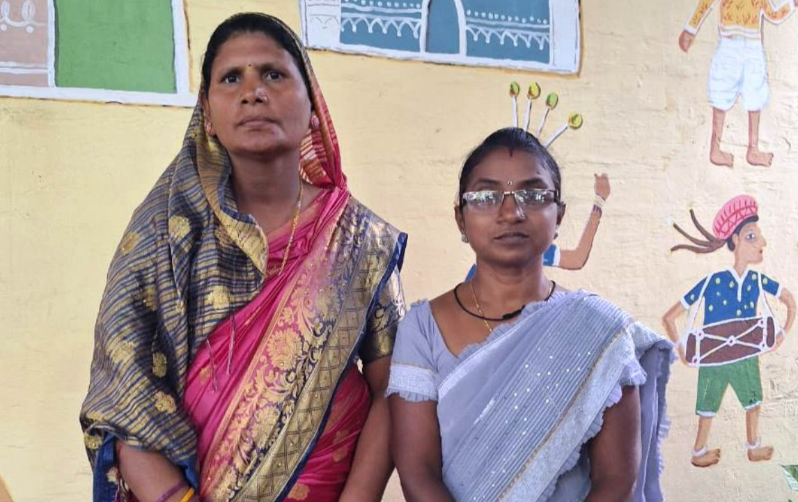 महतारी वंदन की राशि से तीज पर्व में नई साड़ी खरीदेंगी वंदना -रीना महतारी वंदन की राशि से तीज पर्व में नई साड़ी खरीदेंगी वंदना -रीना