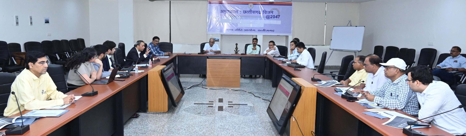 लोगों की आय बढ़ाने और एआई तथा आईटी सेवाओं में विस्तार पर किया गया मंथन लोगों की आय बढ़ाने और एआई तथा आईटी सेवाओं में विस्तार पर किया गया मंथन