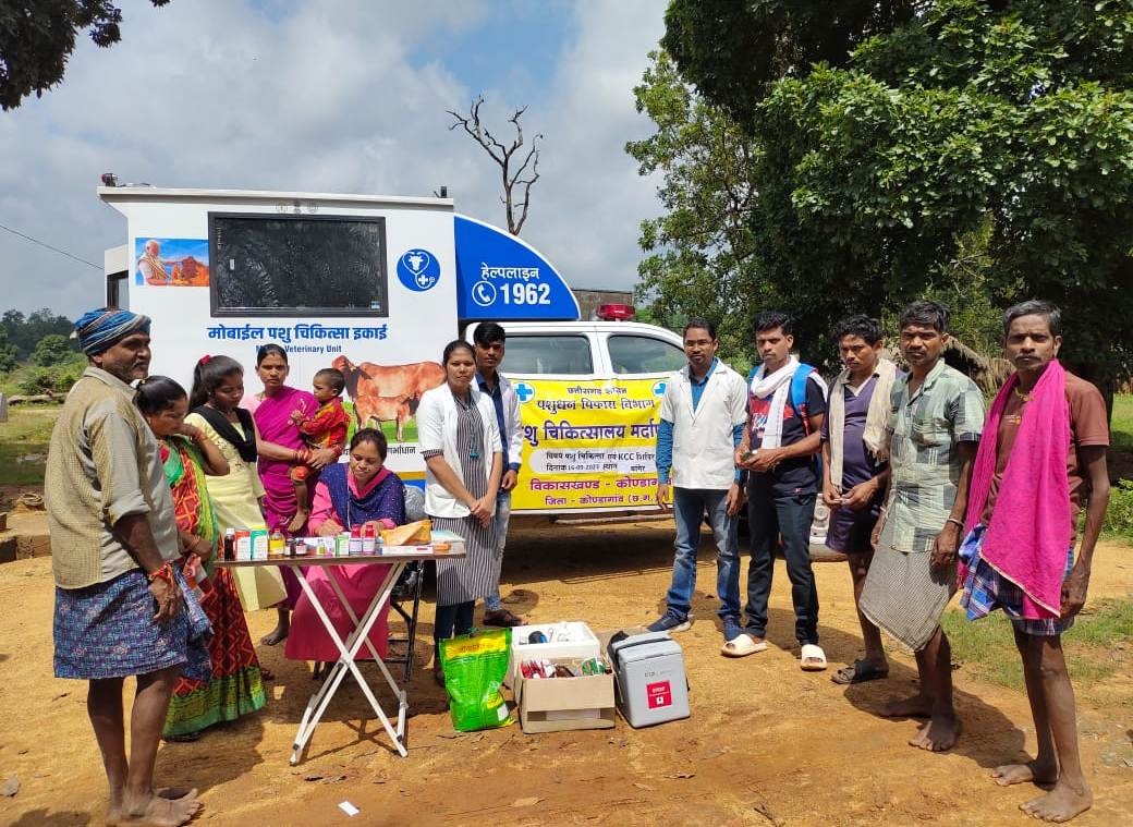 मोबाईल पशु चिकित्सा इकाई बन रही पशुपालकों के लिए वरदान मोबाईल पशु चिकित्सा इकाई बन रही पशुपालकों के लिए वरदान