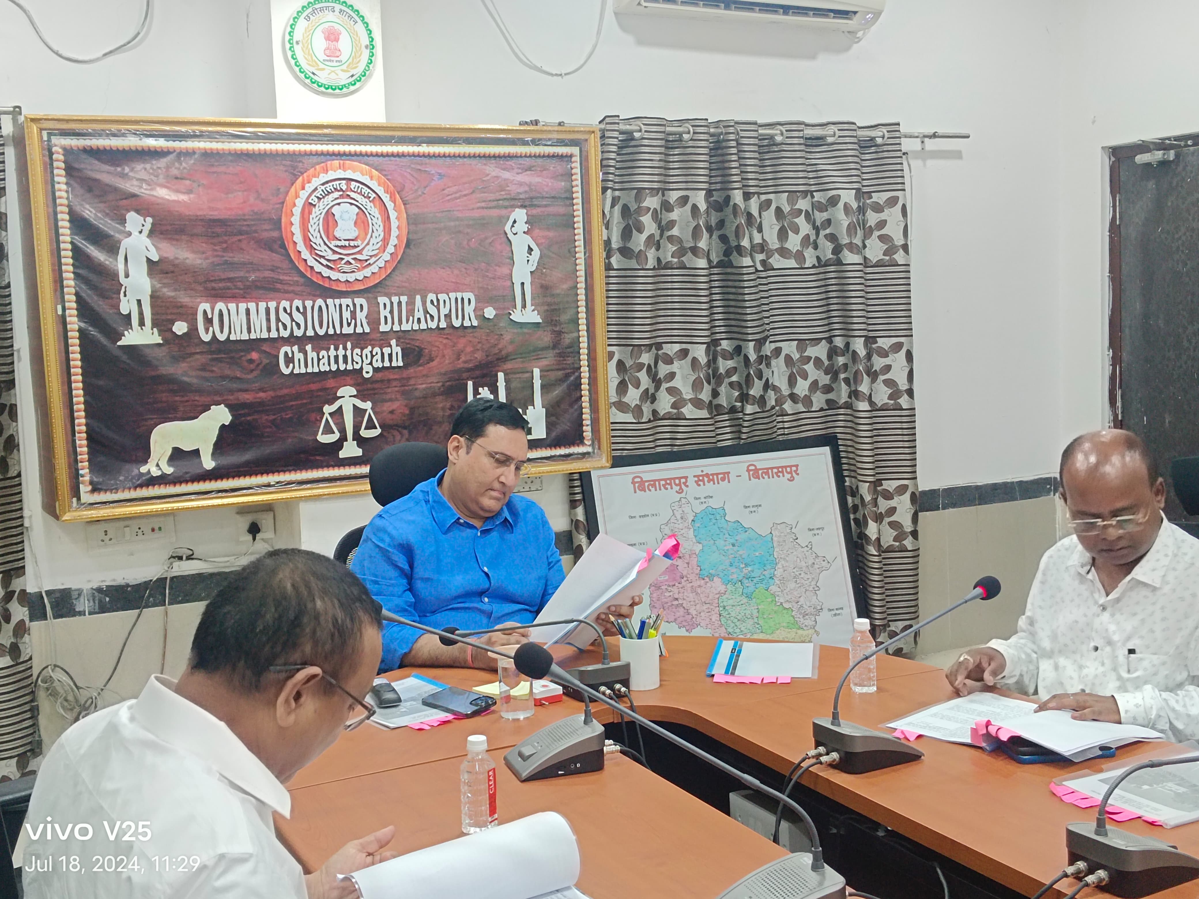 कमिश्नर डॉ. अलंग की अध्यक्षता में जीवनदीप समिति की बैठक आयोजित कमिश्नर डॉ. अलंग की अध्यक्षता में जीवनदीप समिति की बैठक आयोजित