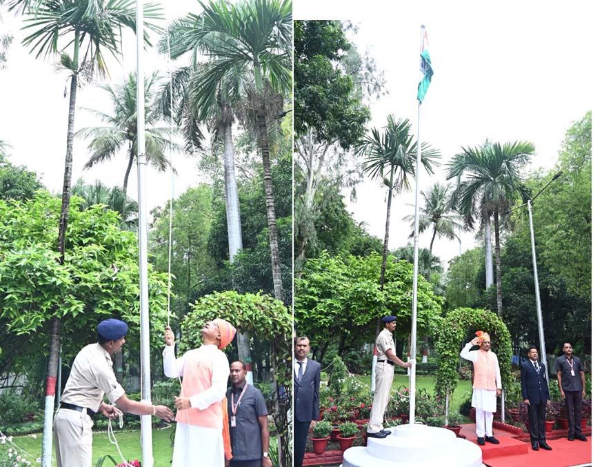 मुख्यमंत्री विष्णु देव साय ने स्वतंत्रता दिवस पर अपने निवास में किया ध्वजारोहण मुख्यमंत्री विष्णु देव साय ने स्वतंत्रता दिवस पर अपने निवास में किया ध्वजारोहण