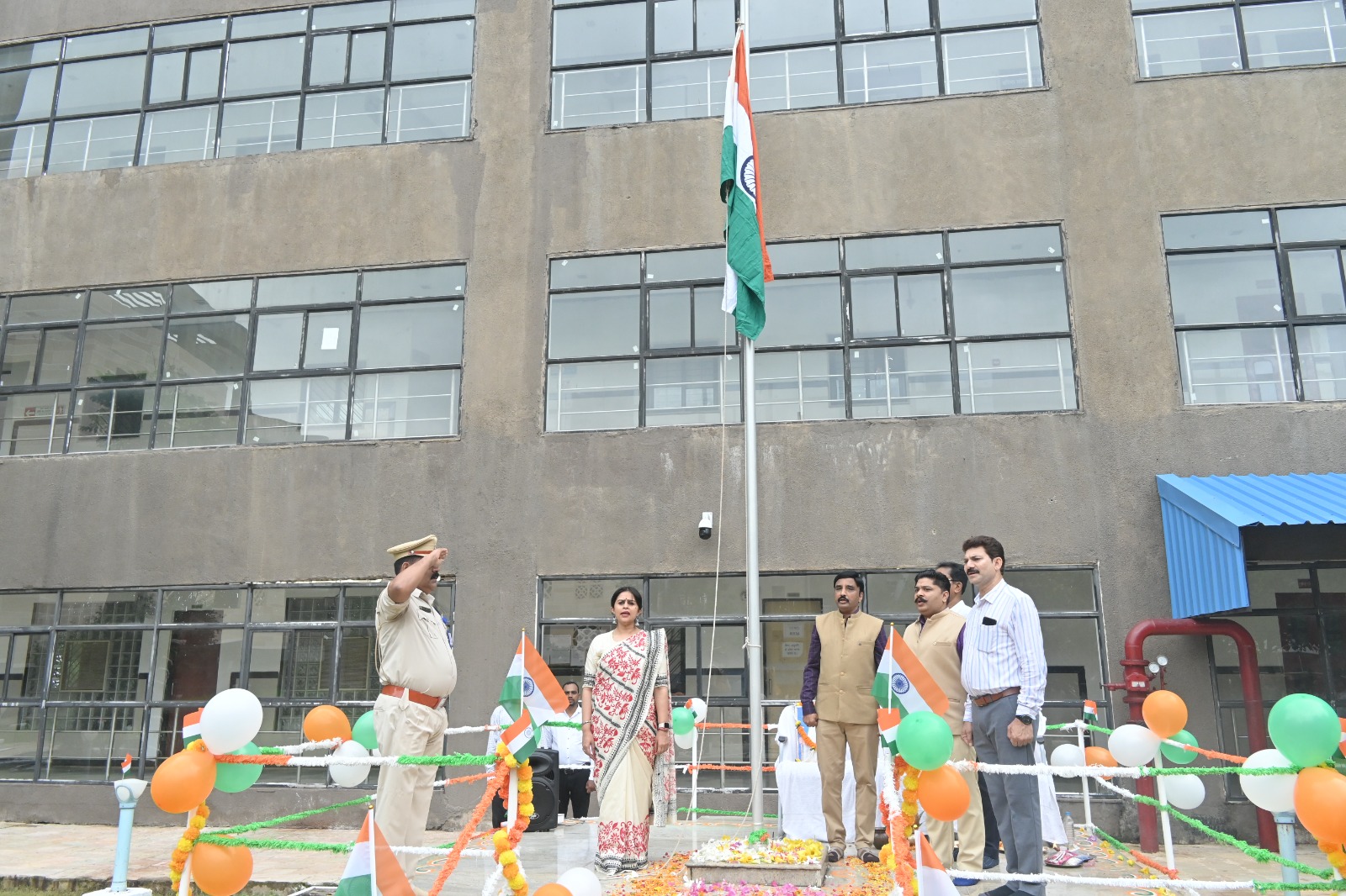 इंद्रावती भवन में ध्वजारोहण इंद्रावती भवन में ध्वजारोहण
