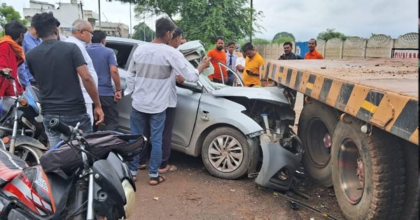 बिलासपुर में खड़े ट्रेलर से टकराई कार, मां-बेटी समेत 3 की मौत, दो घायल बिलासपुर में खड़े ट्रेलर से टकराई कार, मां-बेटी समेत 3 की मौत, दो घायल