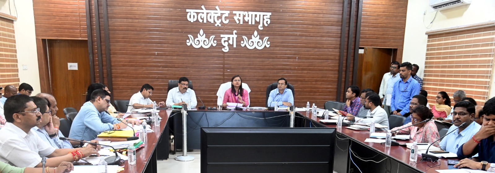 कलेक्टर की अध्यक्षता में डीएलएमआईसी की बैठक संपन्न कलेक्टर की अध्यक्षता में डीएलएमआईसी की बैठक संपन्न