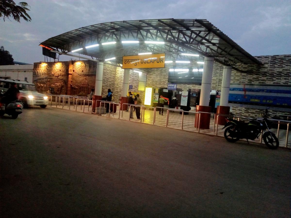 अमृत भारत स्टेशन योजना के अंतर्गत उसलापुर रेलवे स्टेशन का हो रहा कायाकल्प अमृत भारत स्टेशन योजना के अंतर्गत उसलापुर रेलवे स्टेशन का हो रहा कायाकल्प