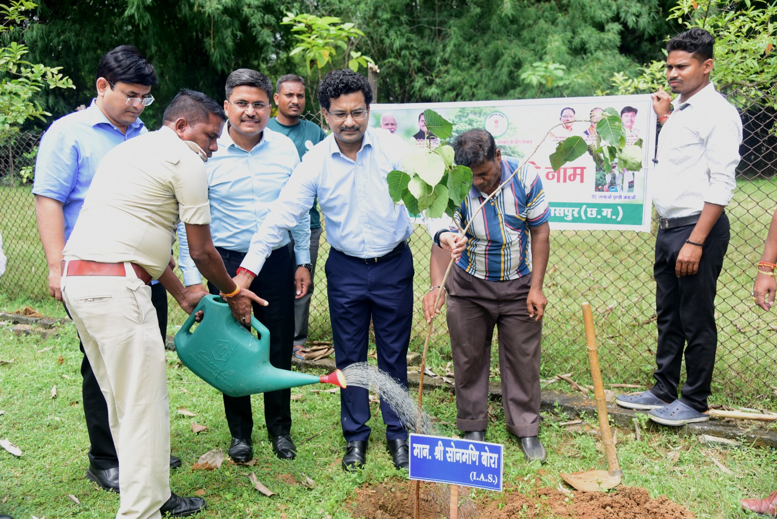 प्रमुख सचिव सोनमणी बोरा ने कुरदर अस्पताल का किया निरीक्षण प्रमुख सचिव सोनमणी बोरा ने कुरदर अस्पताल का किया निरीक्षण