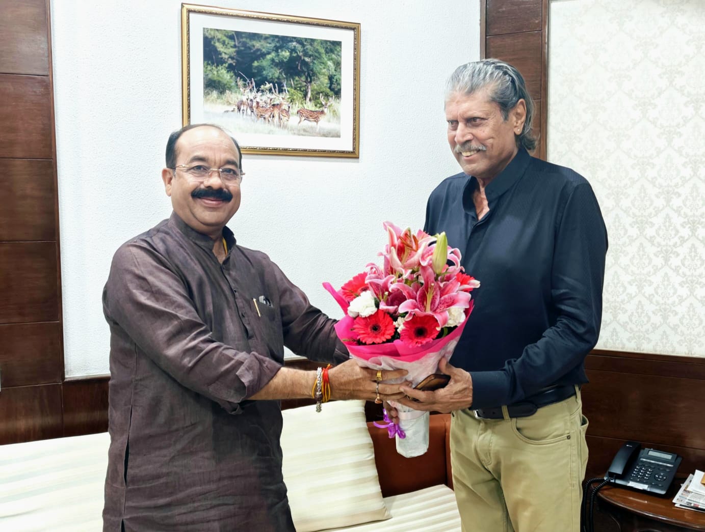 उप मुख्यमंत्री अरुण साव ने नई दिल्ली में पूर्व क्रिकेटर कपिल देव से की मुलाकात उप मुख्यमंत्री अरुण साव ने नई दिल्ली में पूर्व क्रिकेटर कपिल देव से की मुलाकात