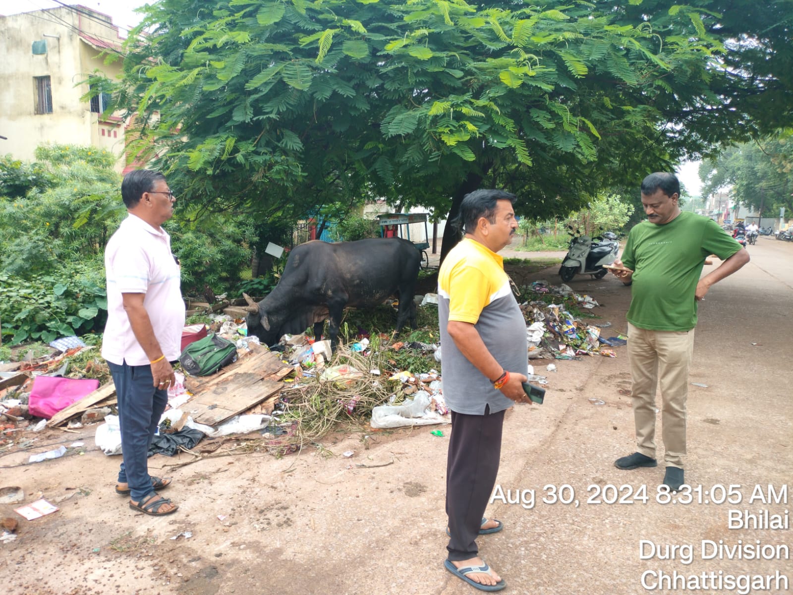 सेंट जेवियर स्कूल के सामने कचरा डंपिग प्वांइट को खाली कर स्वच्छ स्थल बनाया गया गया सेंट जेवियर स्कूल के सामने कचरा डंपिग प्वांइट को खाली कर स्वच्छ स्थल बनाया गया गया