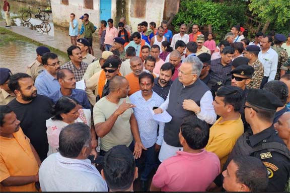 विधानसभा अध्यक्ष डॉ. रमन सिंह ने बाढ़ प्रभावित क्षेत्रों का किया दौरा विधानसभा अध्यक्ष डॉ. रमन सिंह ने बाढ़ प्रभावित क्षेत्रों का किया दौरा